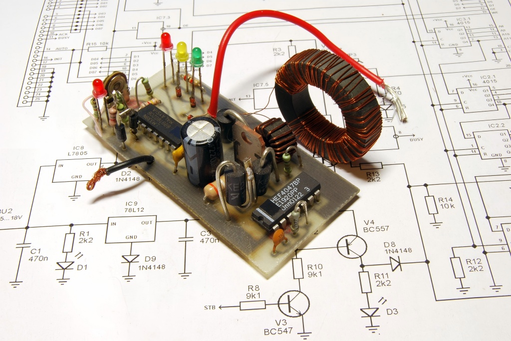 Experimental PCB board with fuse overcurrent protection design